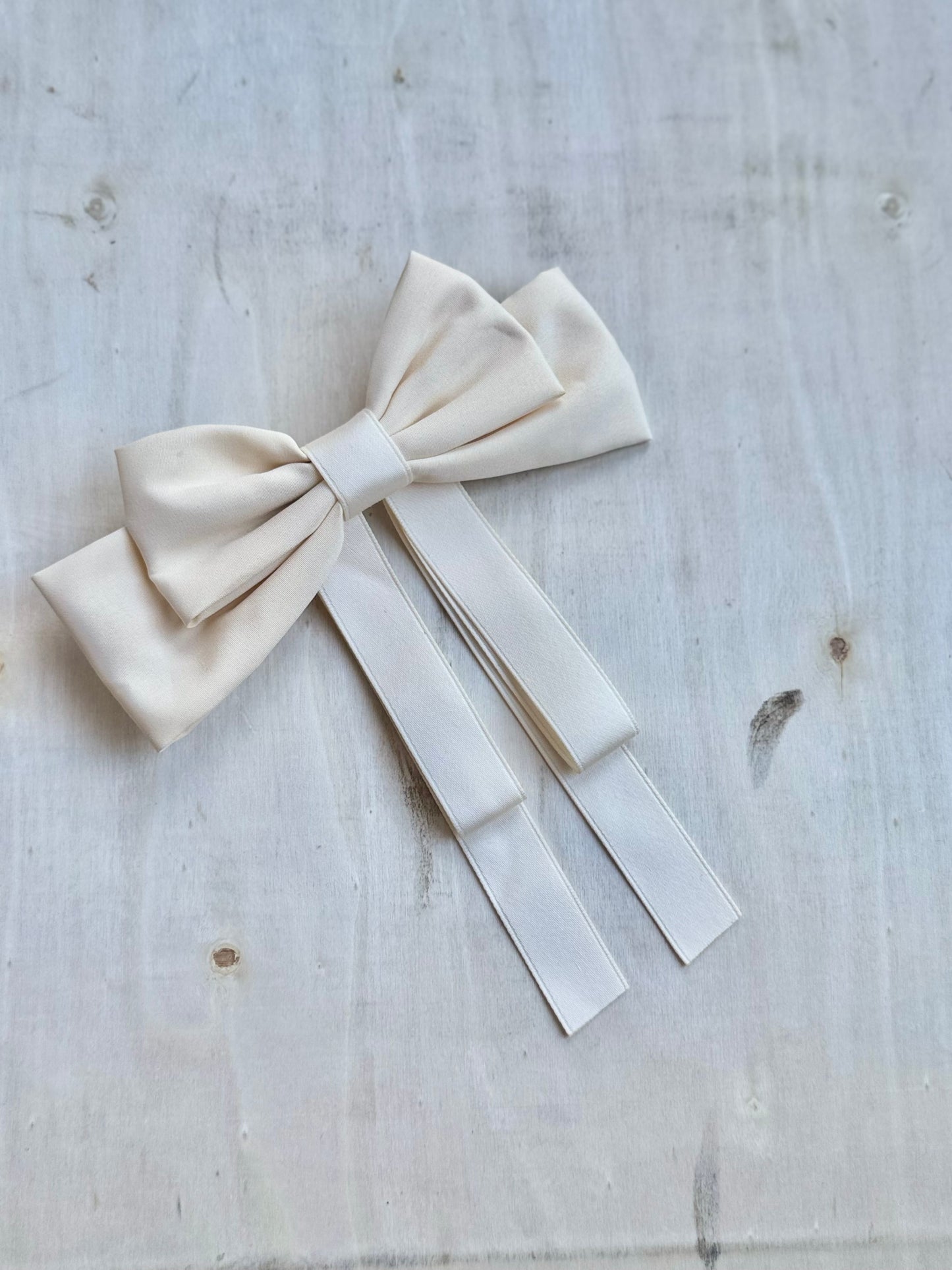 Creamy Elegance Handcrafted Bow Clip – Soft Cream Hair Accessory