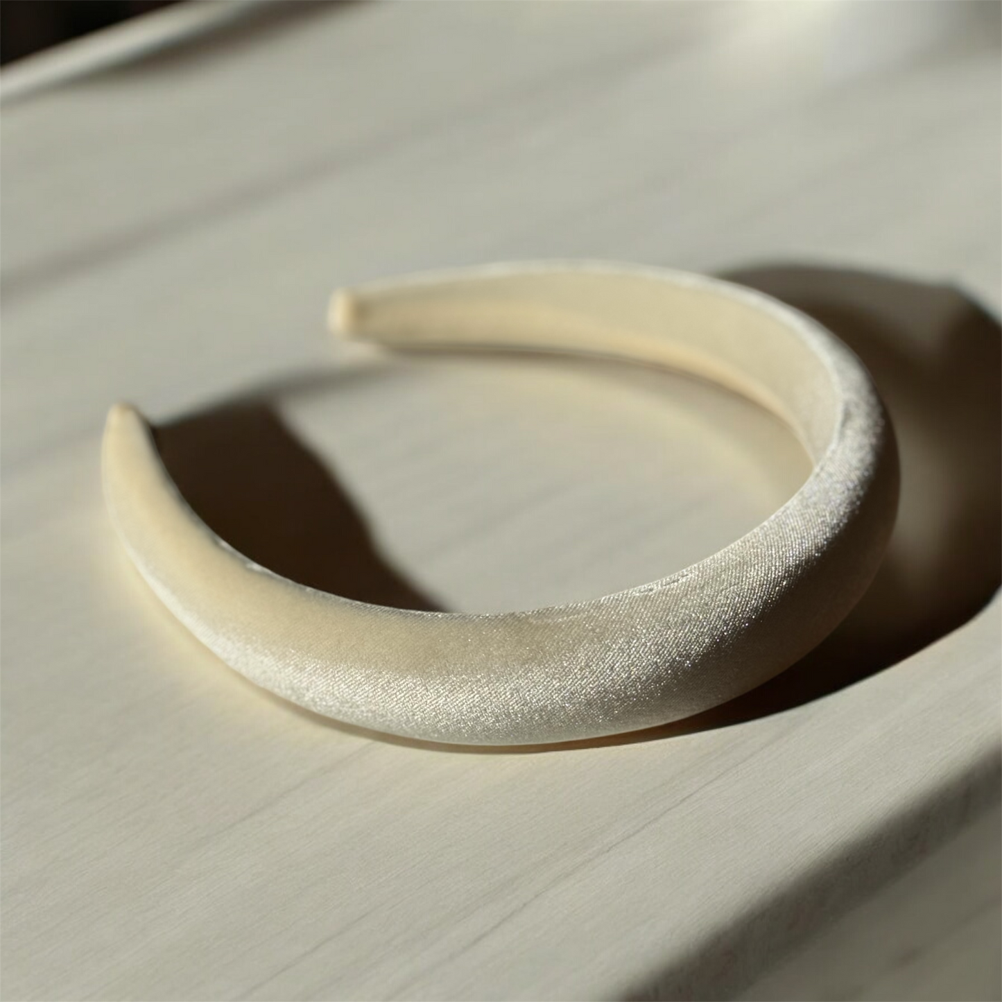 White Cream Velvet Headband: Luxurious & Soft Hair Accessory