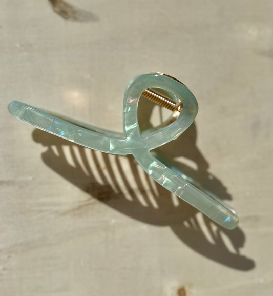 Large Mermaid Green Metal Claw Clip: Elegant & Vibrant Hair Accessory