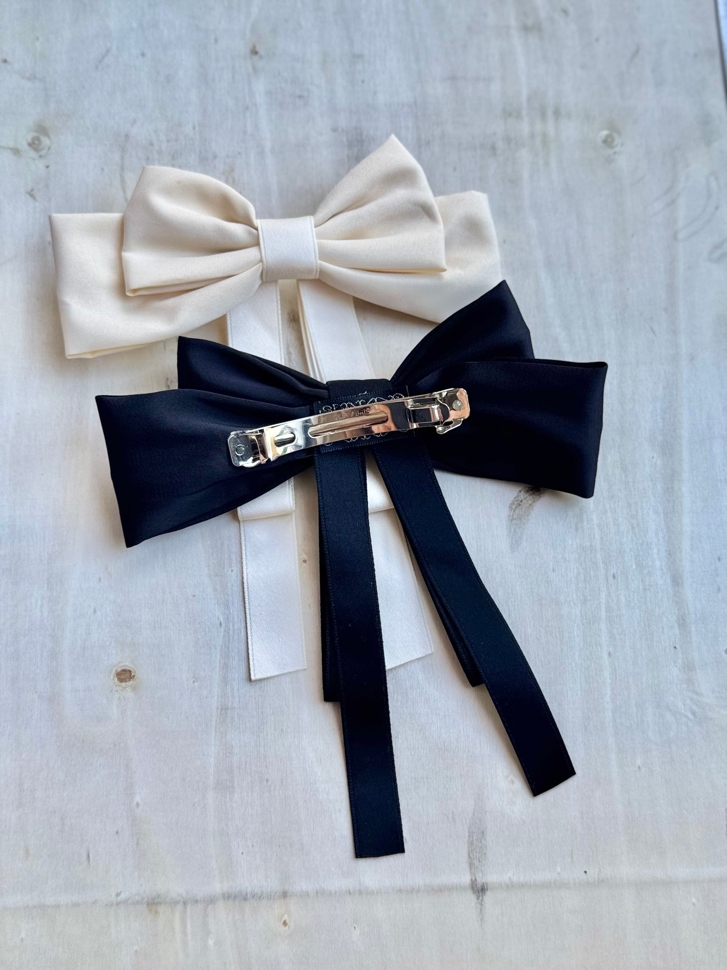 Creamy Elegance Handcrafted Bow Clip – Soft Cream Hair Accessory
