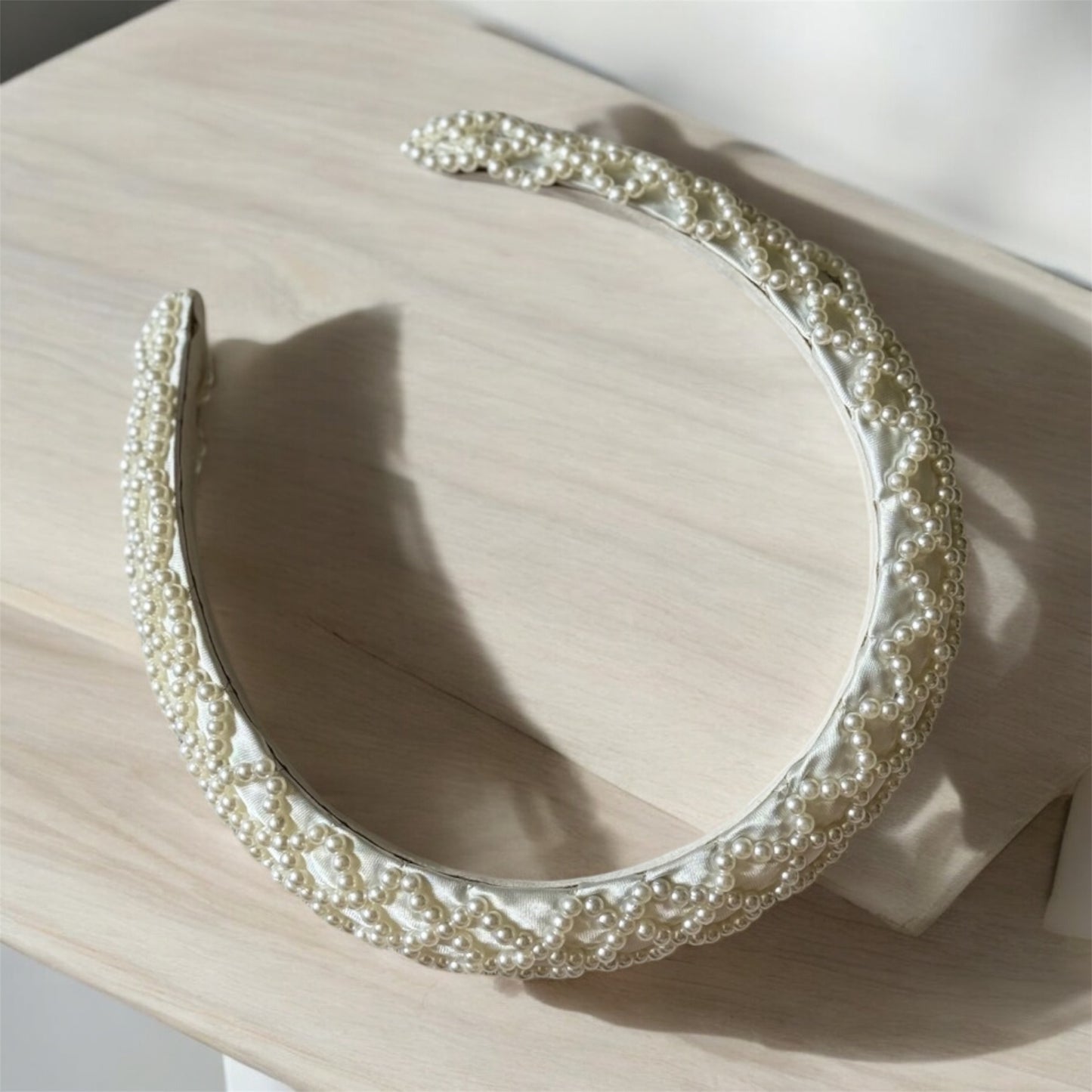 Pearl Radiance Headband – White Pearl Hair Accessory for Special Occasions