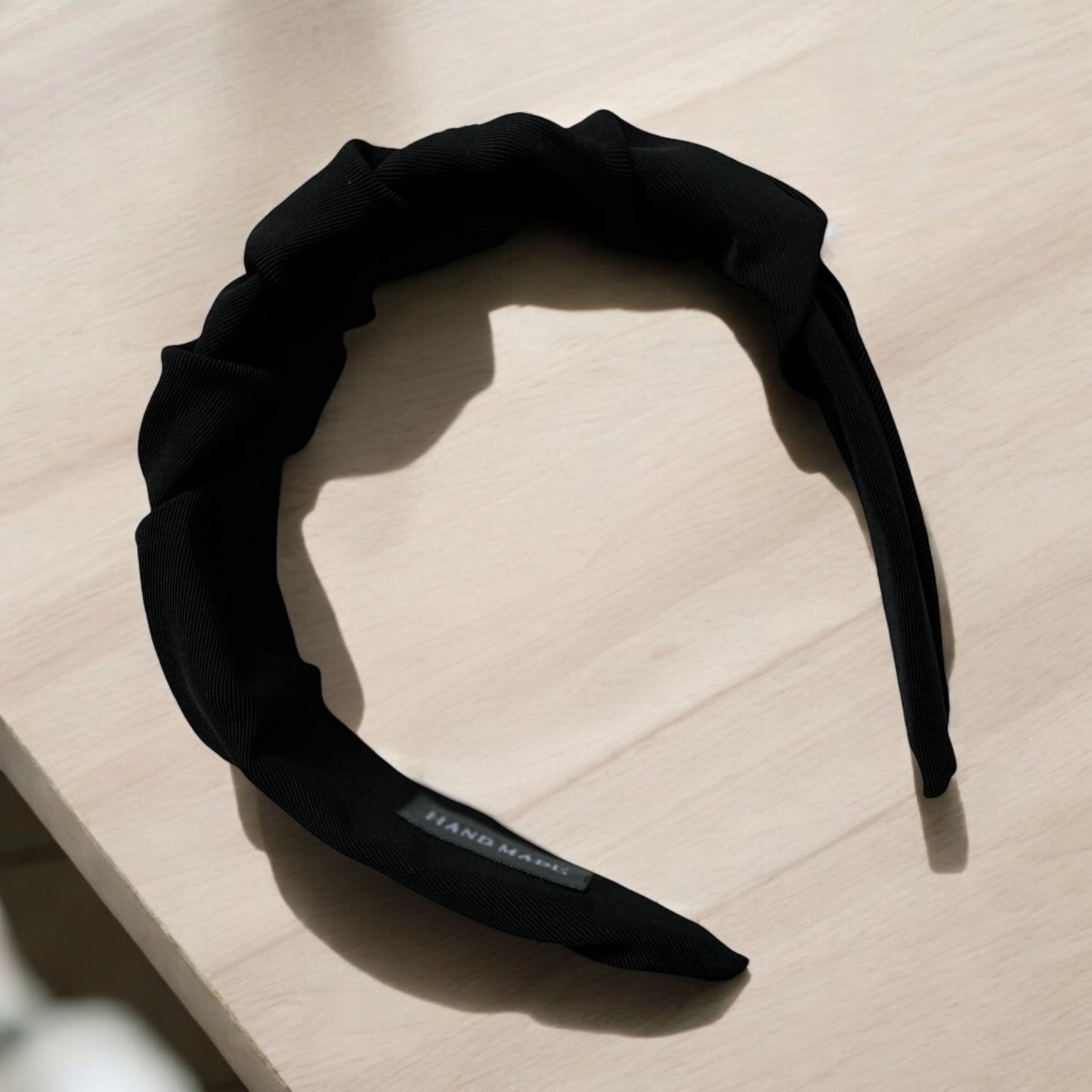 Elegant Knotted Headband – Classic Black Hair Accessory