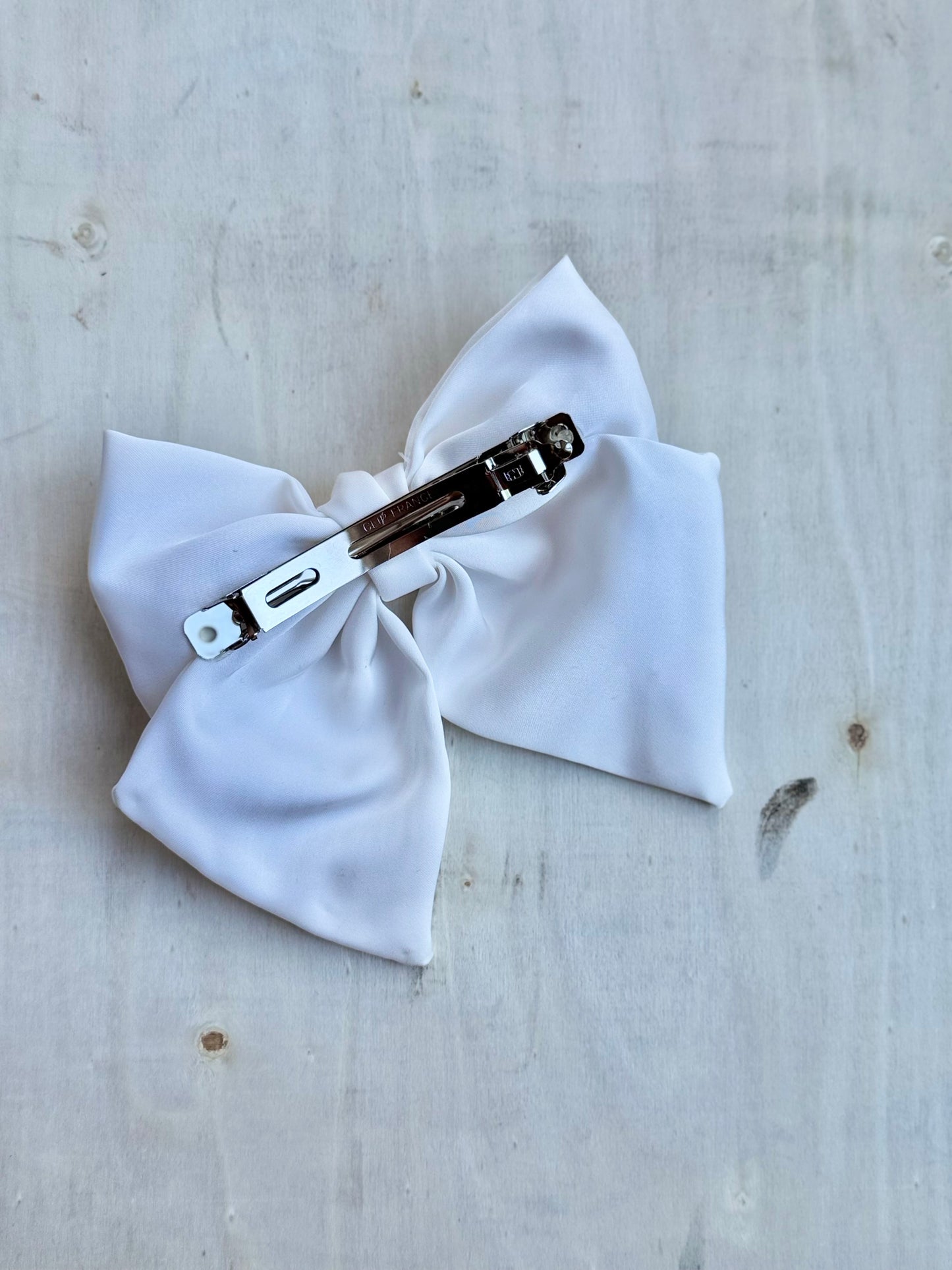 White Bow Hair Clip – Elegant & Chic Hair Accessory