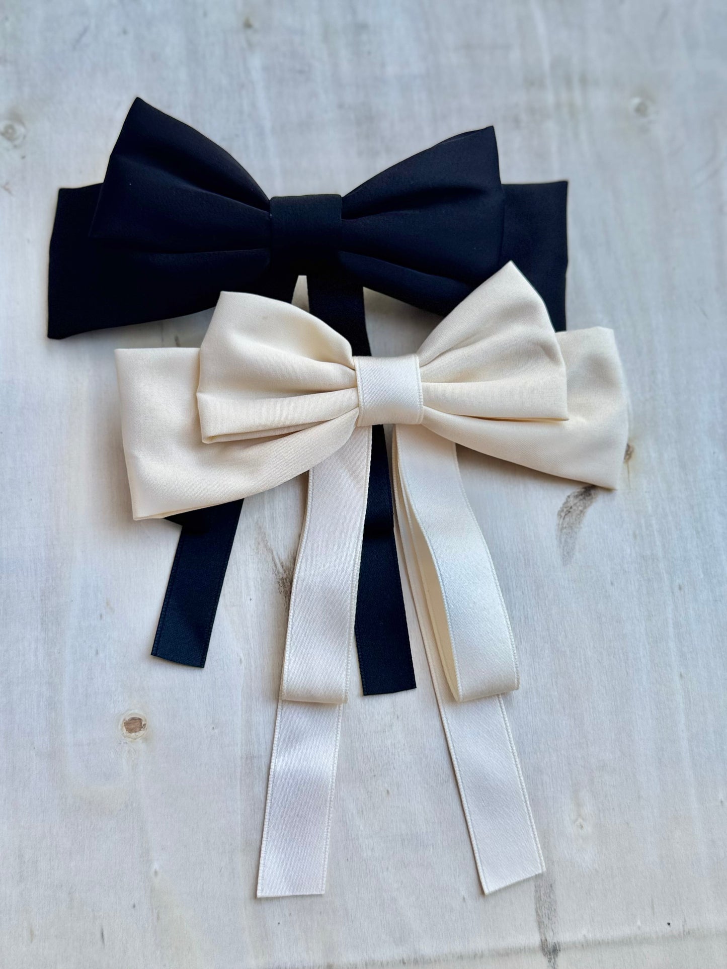Creamy Elegance Handcrafted Bow Clip – Soft Cream Hair Accessory