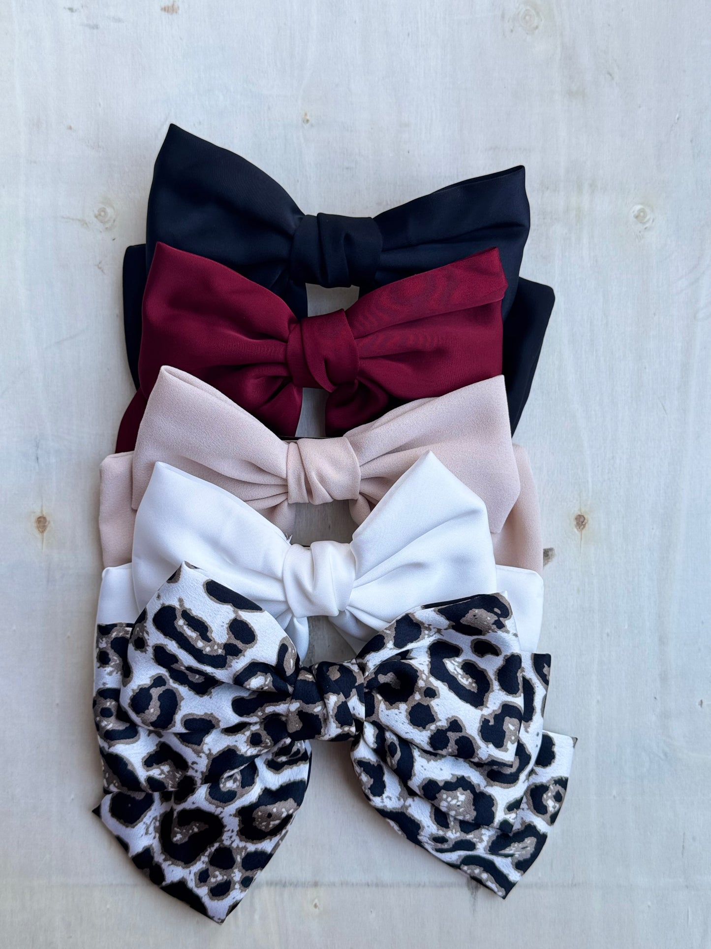 White Bow Hair Clip – Elegant & Chic Hair Accessory