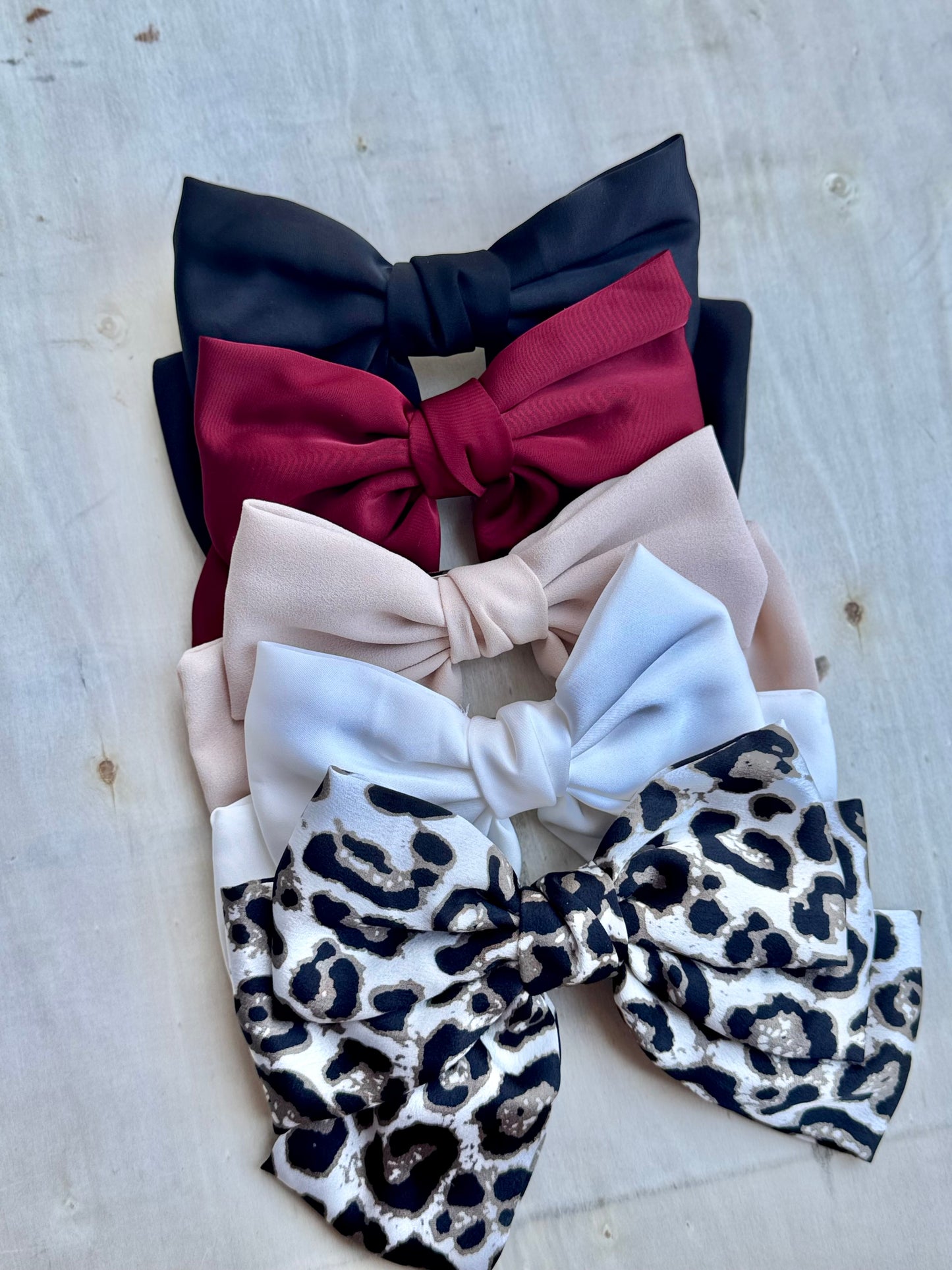 Black Bow Hair Clip – Elegant & Chic Hair Accessory
