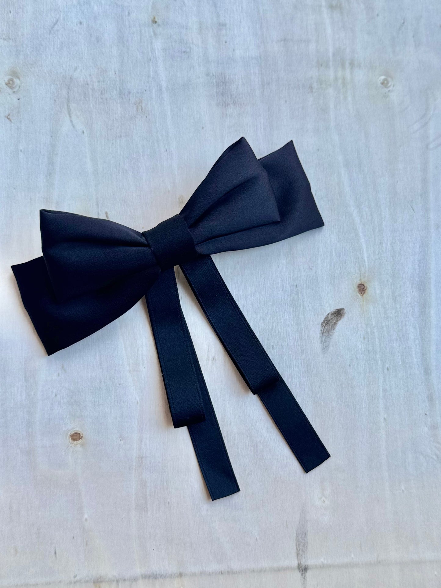 Timeless Chic Handcrafted Bow Clip – Classic Black Hair Accessory